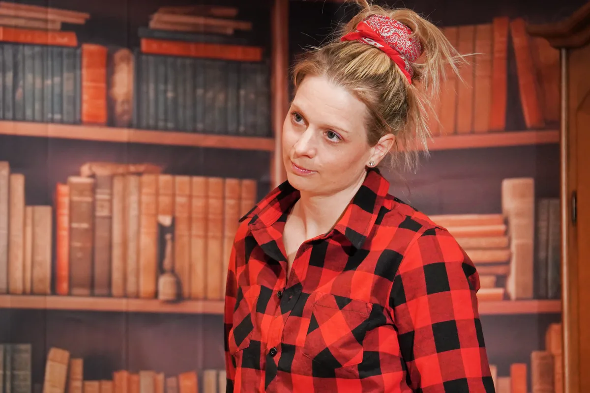 Tochter Moringa von Schlossburg (Pascale Lauener) hat ihre eigenen Pläne und will nicht standesgemäss heiraten. Die Hauptprobe der Theatergruppe Pirg aus Schmidrüti.