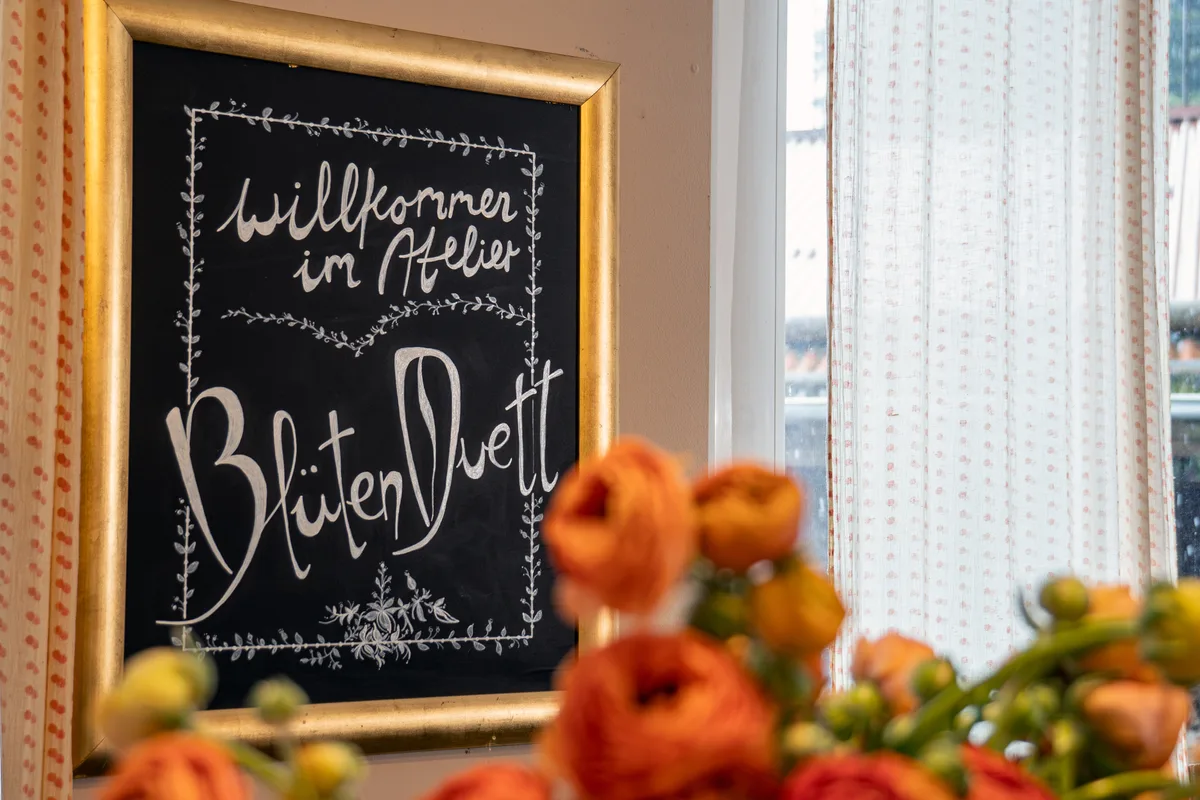 Als BlütenDuett starteten die beiden Floristinnen 2019 durch. Die beiden Floristinnen Luzia Mantegazzi-Neurohr und Anna Brunner verbindet Beruf und Freundschaft. Sie sind u. a. auf Hochzeitsfloristik spezialisiert und starteten im April in die Hochzeitssaison 2024.
