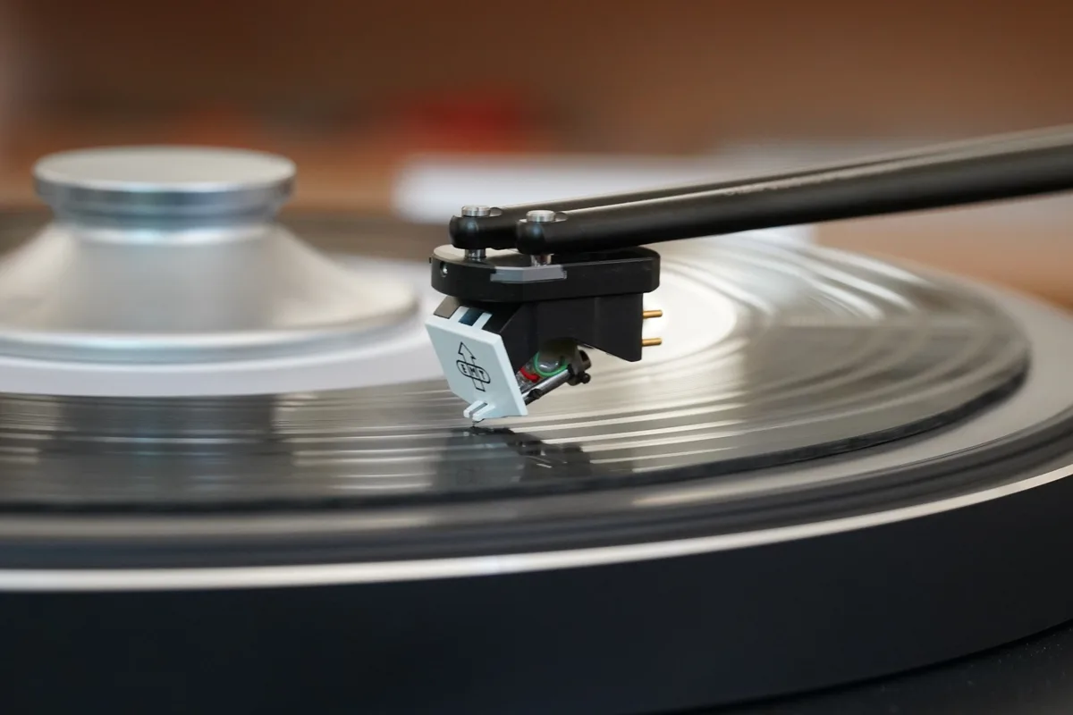 Betriebsführung in der HiFiction AG in Turbenthal.