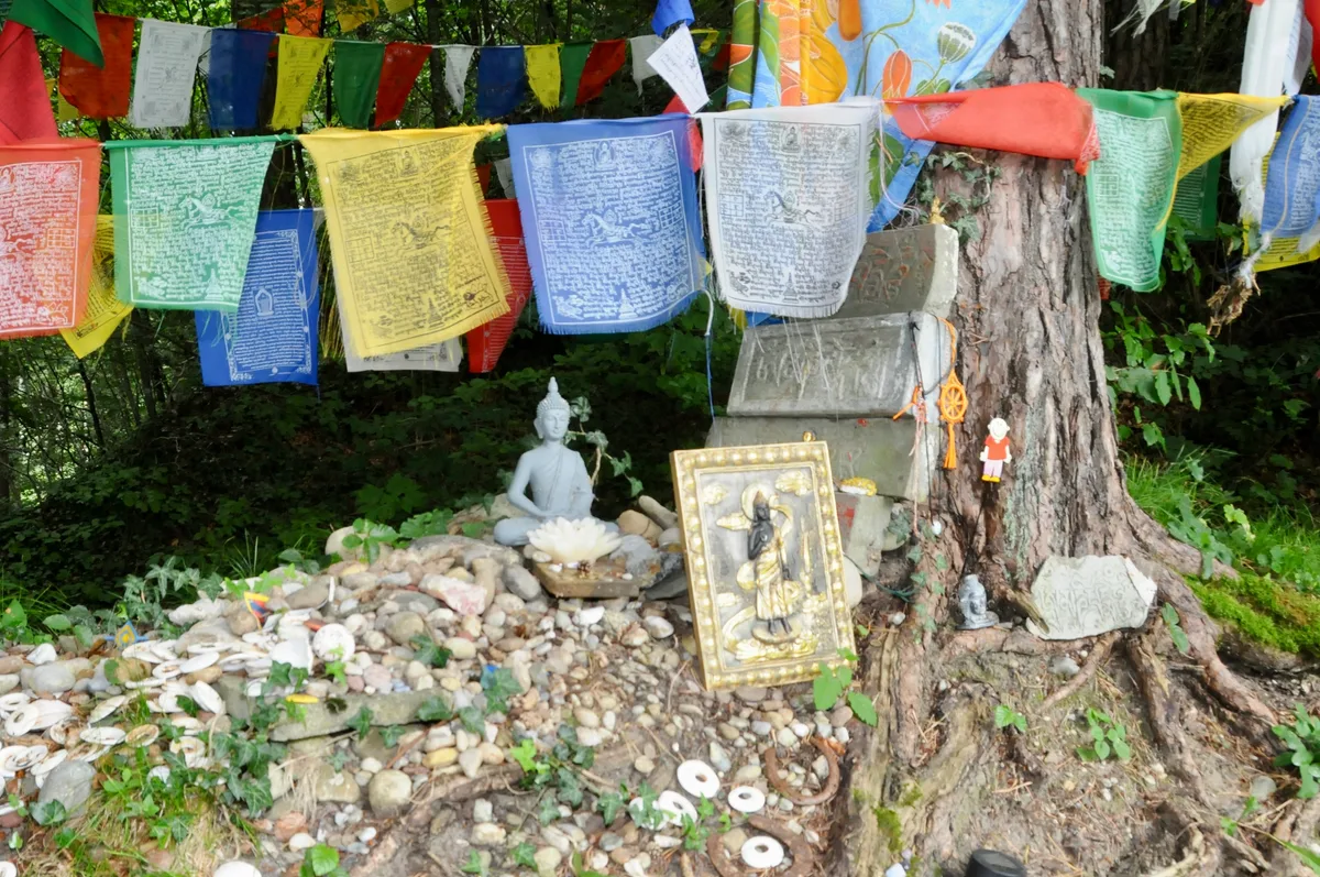 Man sieht einen Altar.