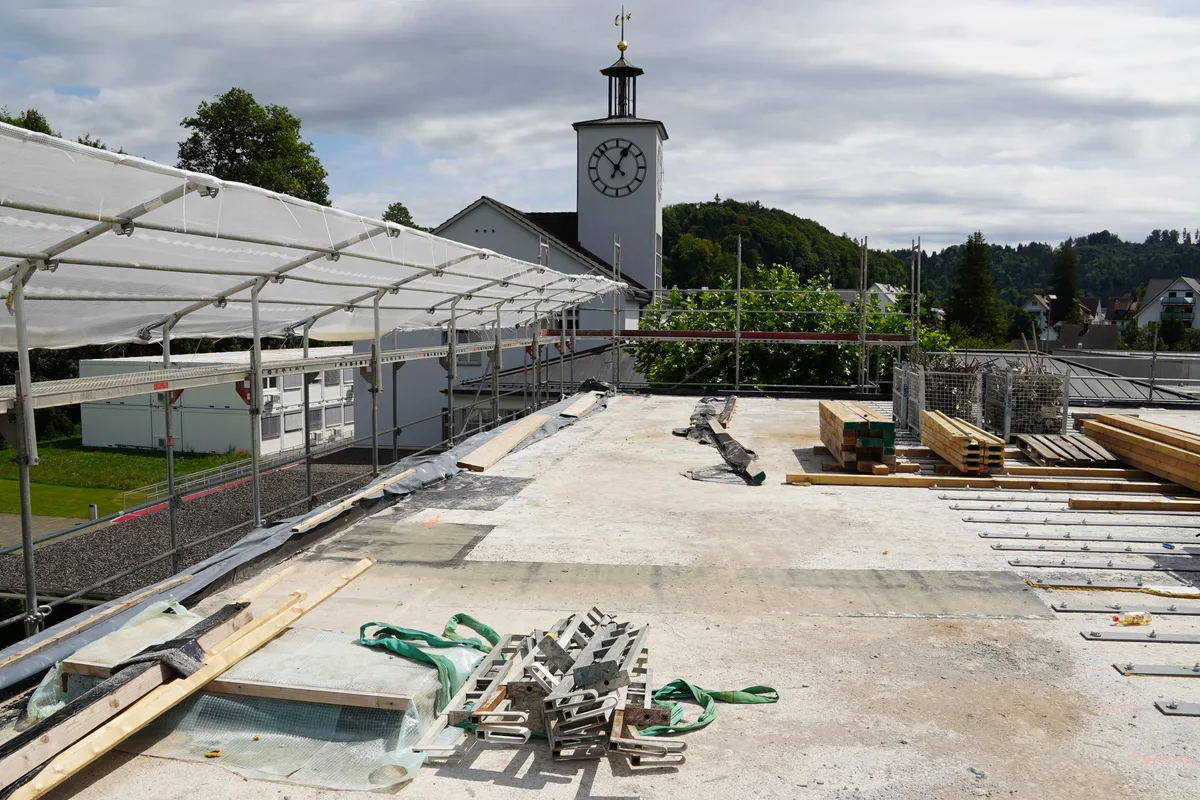 Begehung der Baustelle vom Oberstufenschulhaus in Rikon