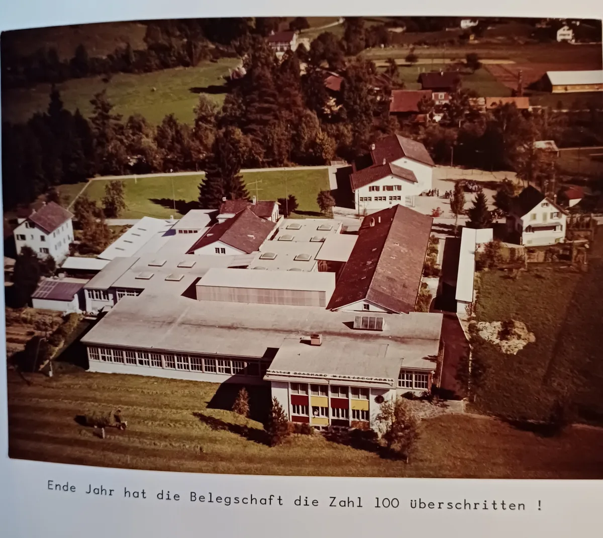 Die Aufnahme aus der Chronik zeigt das stetig gewachsene Firmengelände im Schochen. Die Aufnahme aus der Chronik zeigt das stetig gewachsene Firmengelände im Schochen.