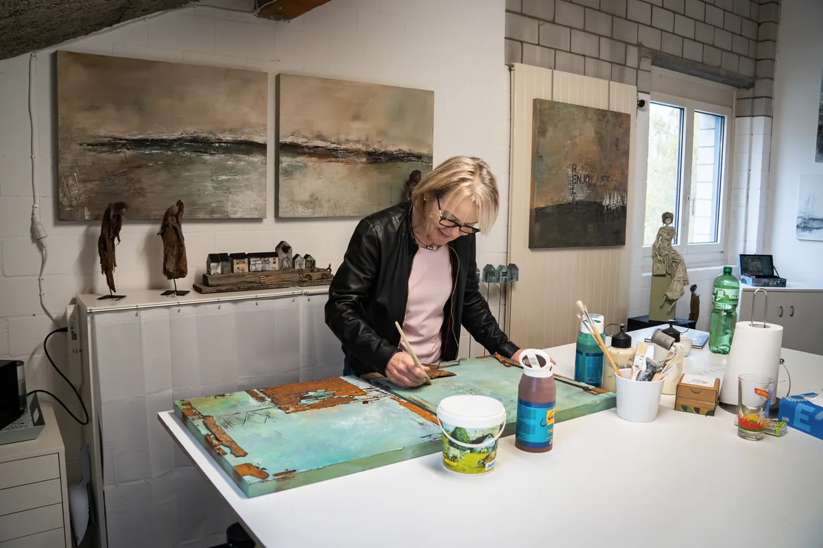 Esther Rathgeb war schon immer vom kreativen Arbeiten begeistert. Künsterinnen im Atelier Werkhof in Schöntal.