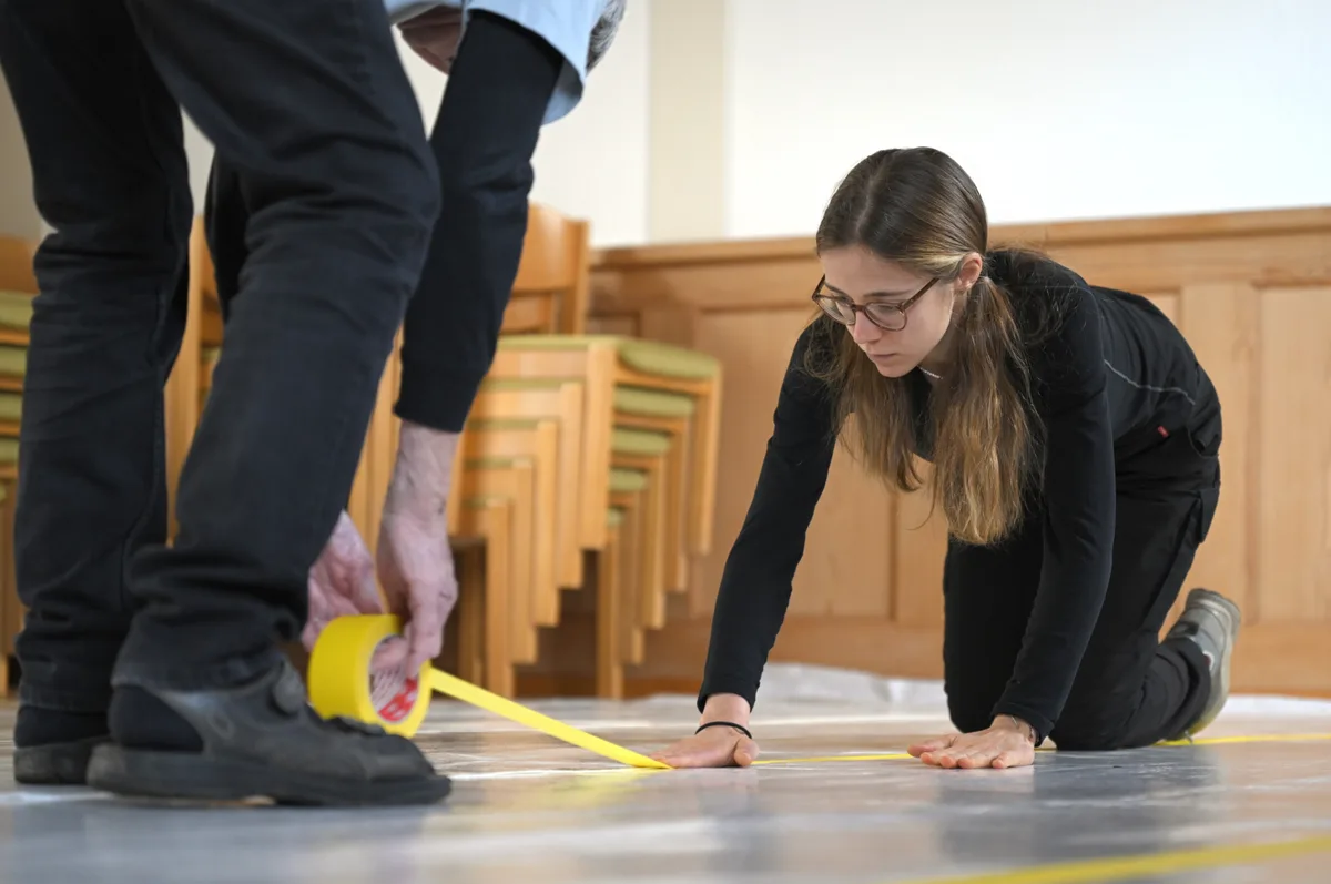 Aufbau des Kerzenziehens in Wila.