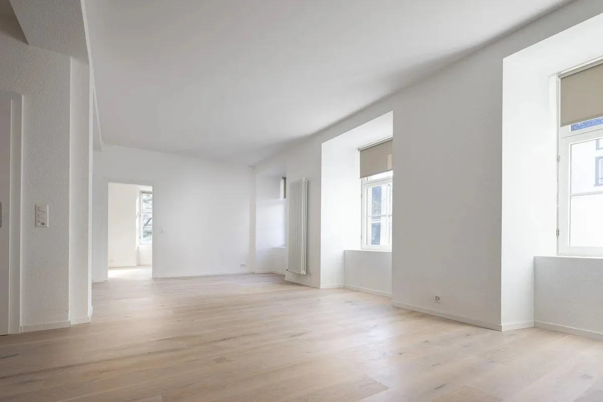 Man sieht ein Haus, welches verkauft wird, im Tösstal.