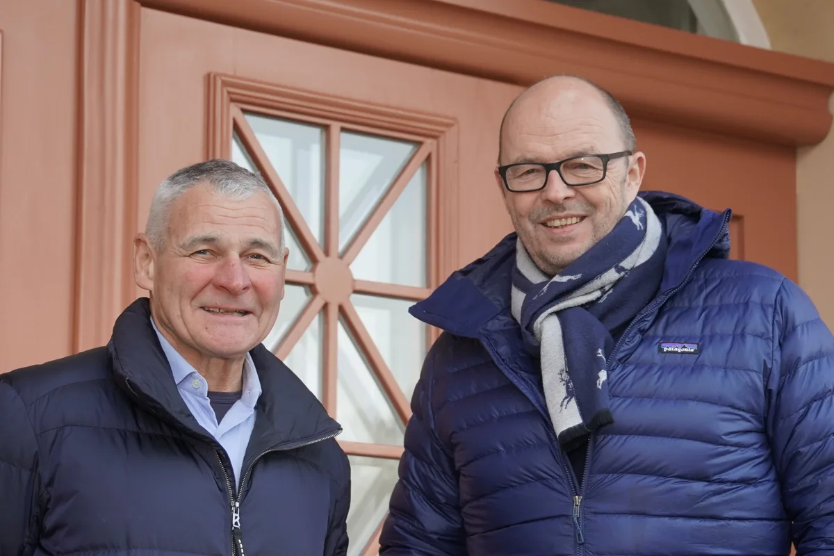 Der Wildberger Gemeindepräsident Dölf Conrad (links) und der Pfäffiker Gemeindepräsident Marco Hirzel bleiben optimistisch. (Archiv) Der Wildberger Gemeindepräsident Dölf Conrad steht nebem dem Pfäffiker Gemeindepräsident Marco Hirzel