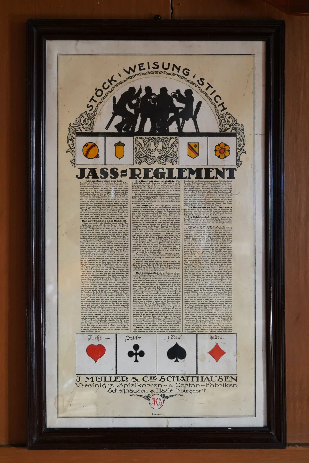 Das Restaurant ist noch an einem Mittwoch im Monat offen – sonst nur auf Voranmeldung. Jassregeln an der Wand.