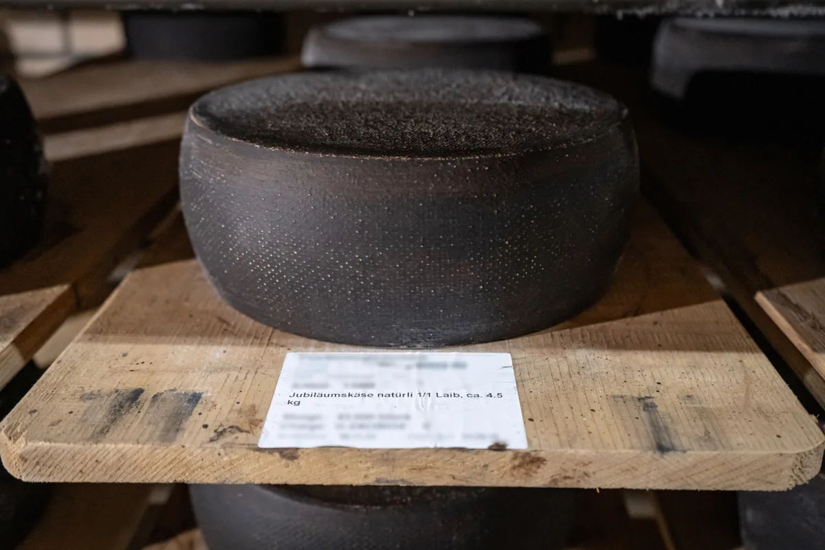 Besuch der Käserei, Lagerhalle in Saland, anlässlich des kommenden Zürcher Oberländer Käsemarkts.