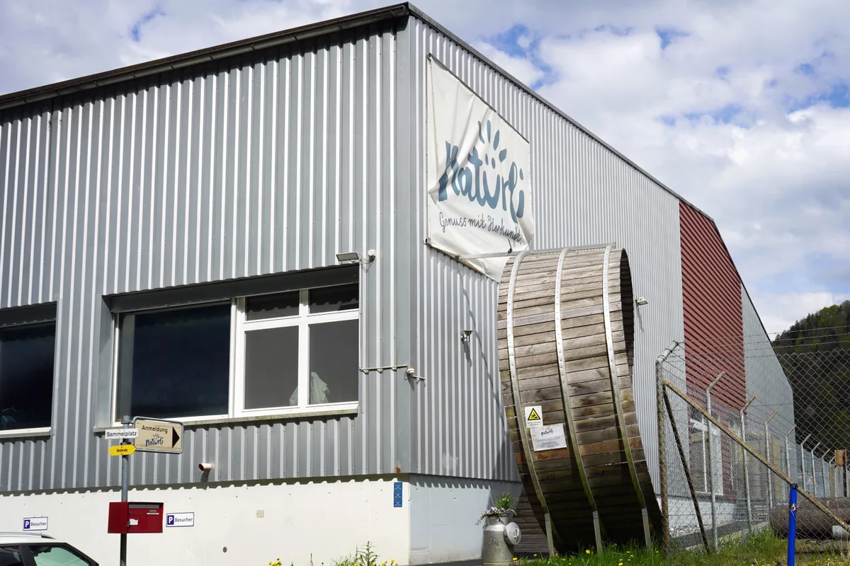 Besuch der Käserei, Lagerhalle in Saland, anlässlich des kommenden Zürcher Oberländer Käsemarkts.