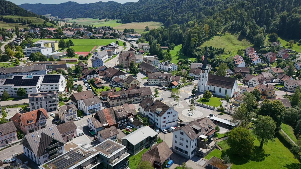 Ein Dorf aus der Vogelperspektive.