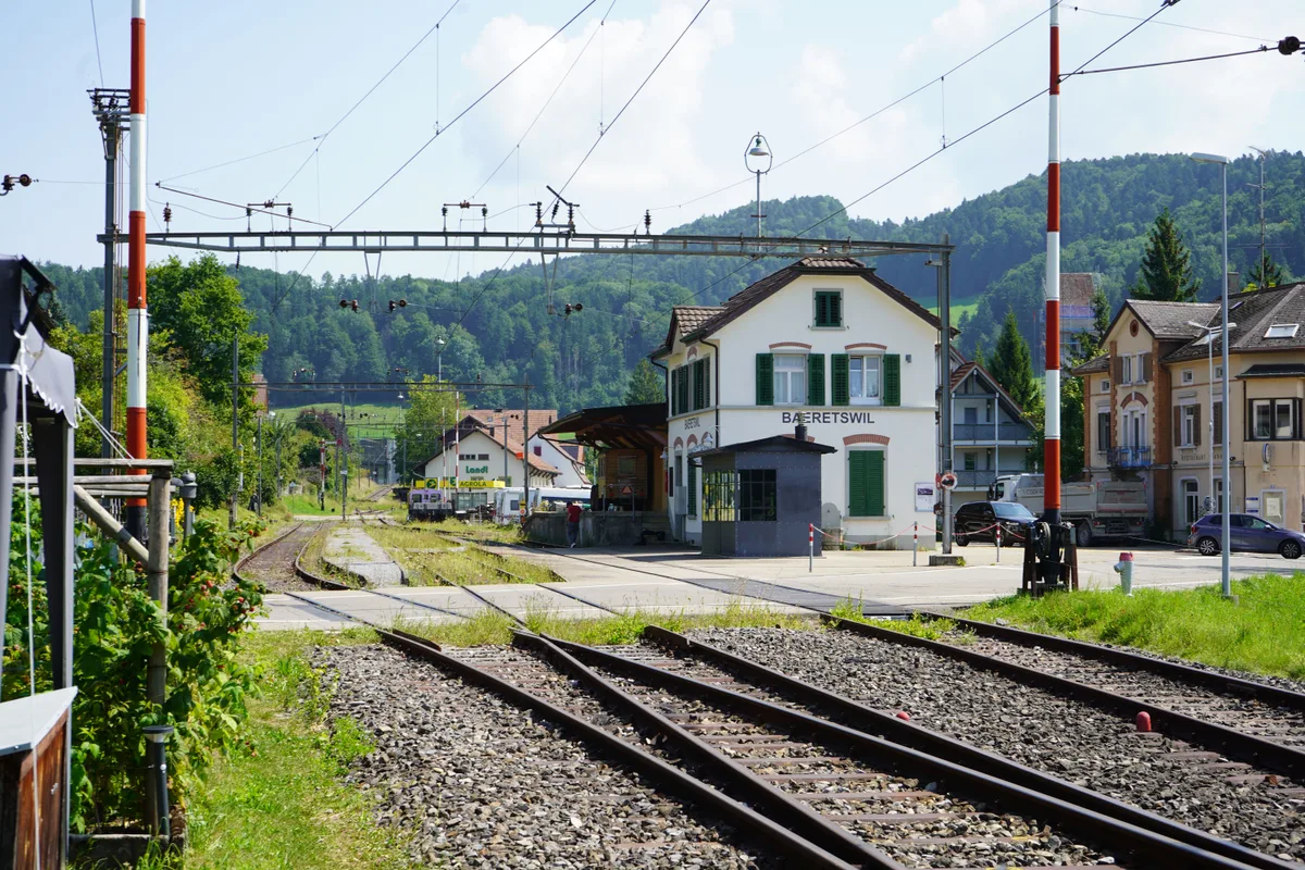 Dank dem Dampfbahn-Verein Zürcher Oberland verkehren in Bäretswil heute noch Züge. Uerikon-Bauma Bahnserie