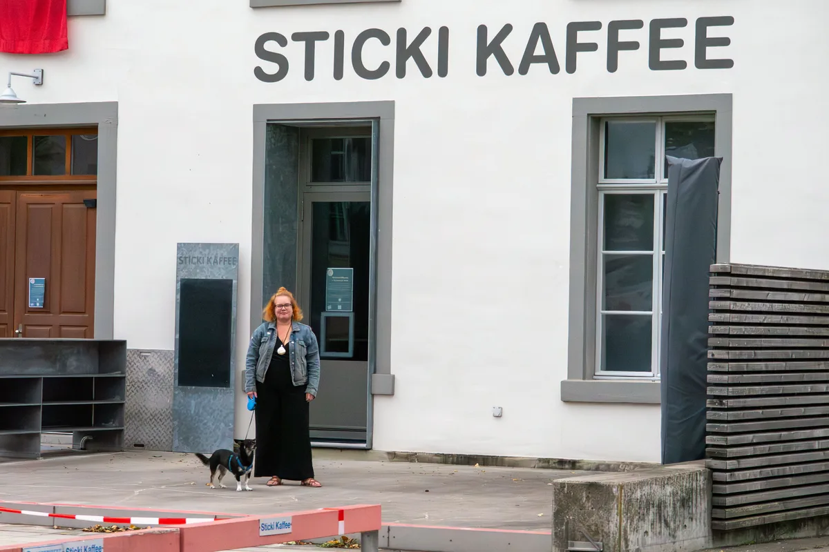 Monika Di Benedetto will dem Sticki Kaffee im Dorfzentrum neues Leben einhauchen und hat dafür ein Crowdfunding lanciert.