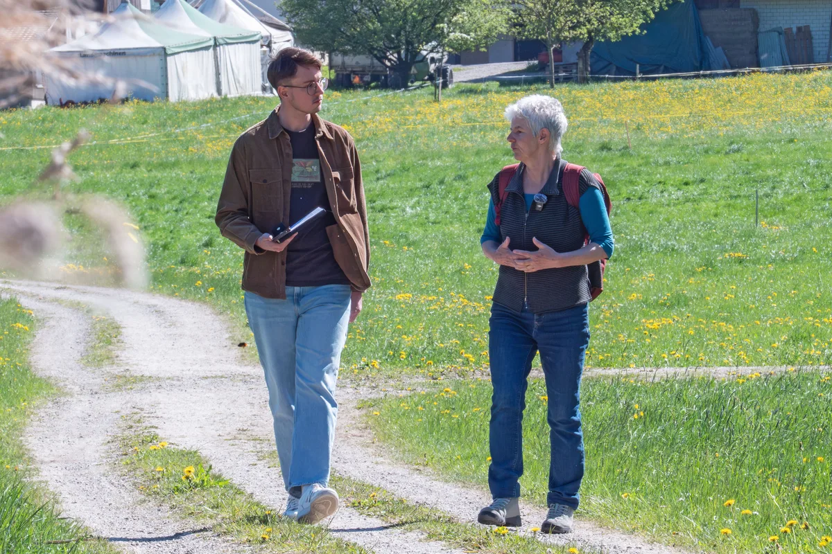 Theres Agosti Monn, abgetretene SP-Kantonsrätin aus Turbenthal. Spaziergang am Bichelsee.