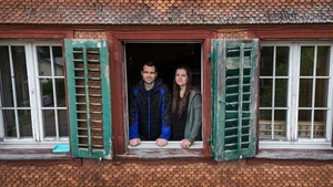 27703981-1 Lukas und Ilona Degen wollen das alte Haus an der Schalchenstrasse zu ihrem Lebensmittelpunkt machen.