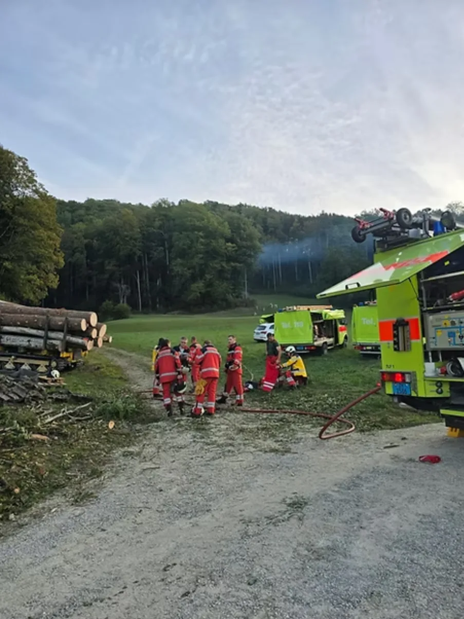 Die Feuerwehr Turbenthal-Wila-Wildberg musste wegen eines Waldbrands nach Tablat ausrücken.