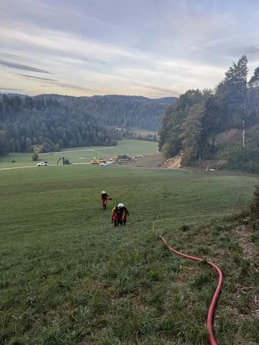 Die Feuerwehr Turbenthal-Wila-Wildberg musste wegen eines Waldbrands nach Tablat ausrücken.