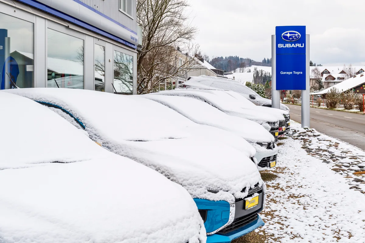 Der erste Schnee hat das Tösstal mit Puderzuckerüberzogen.
