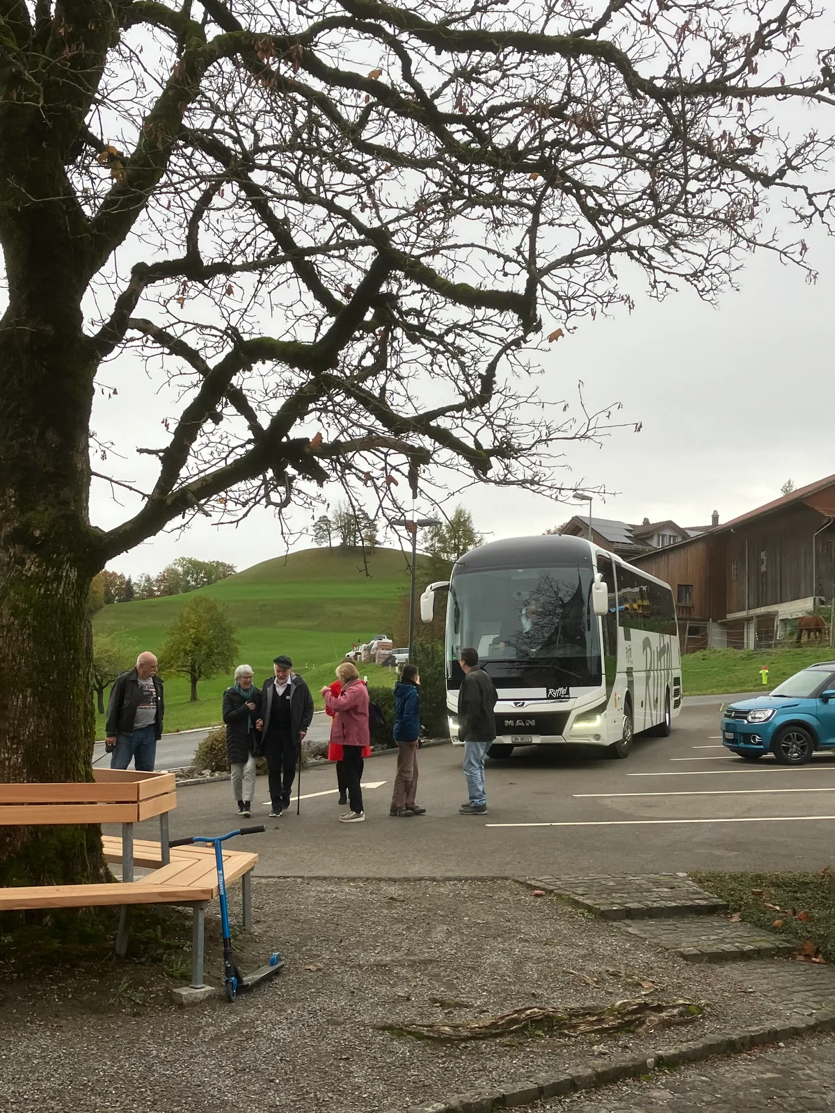 Auf der gut zweistündigen Carfahrt durchs Turbenthaler Gemeindegebiet gibts Zwischenstopps mit informativen Kurzreferaten.