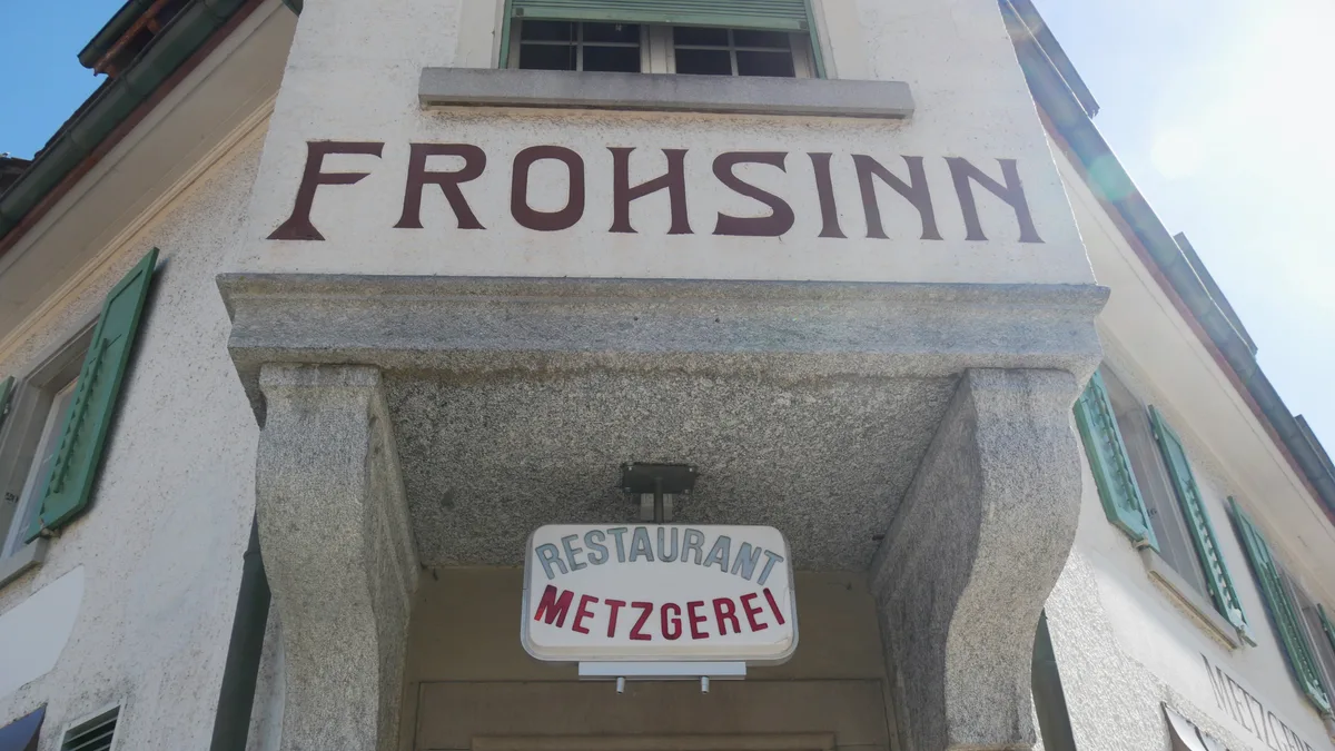 Fassade eines ehemaligen Restaurants.