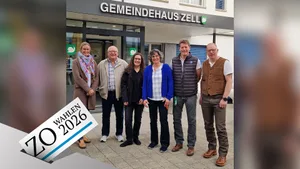 Der neue Gemeinderat (v.l.): Annina Bauert (parteilos, neu), Ralf Weiss (SVP, bisher), Schulpräsidentin Dagmar Müller (parteilos, neu), Präsidentin Regula Ehrismann (EVP, bisher), Martin Haussener (BGV, neu) und Stefan Hochreutener (EVP, bisher). Auf dem Bild fehlt Emil Ott (BGV, bisher) Der neue Gemeinderat (v.l.): Annina Bauert (parteilos, neu), Ralf Weiss (SVP, bisher), Schulpräsidentin Dagmar Müller (parteilos, neu), Präsidentin Regula Ehrismann (EVP, bisher), Martin Haussener (BGV, neu) und Stefan Hochreutener (EVP, bisher). Auf dem Bild fehlt Emil Ott (BGV, bisher)