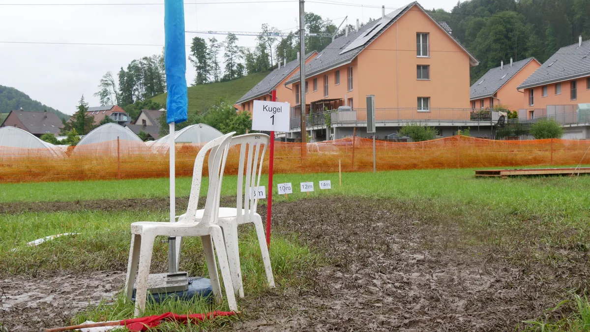 Wettkampfanlage mit Schlammlöchern