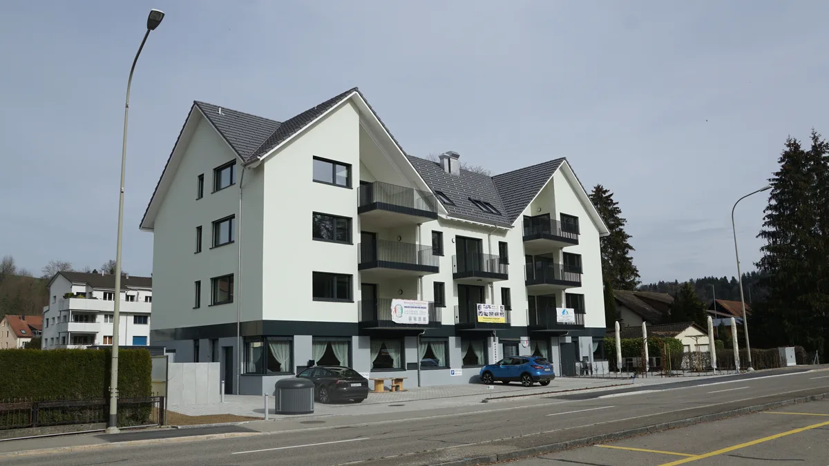 Neu gebautes Mehrfamilienhaus