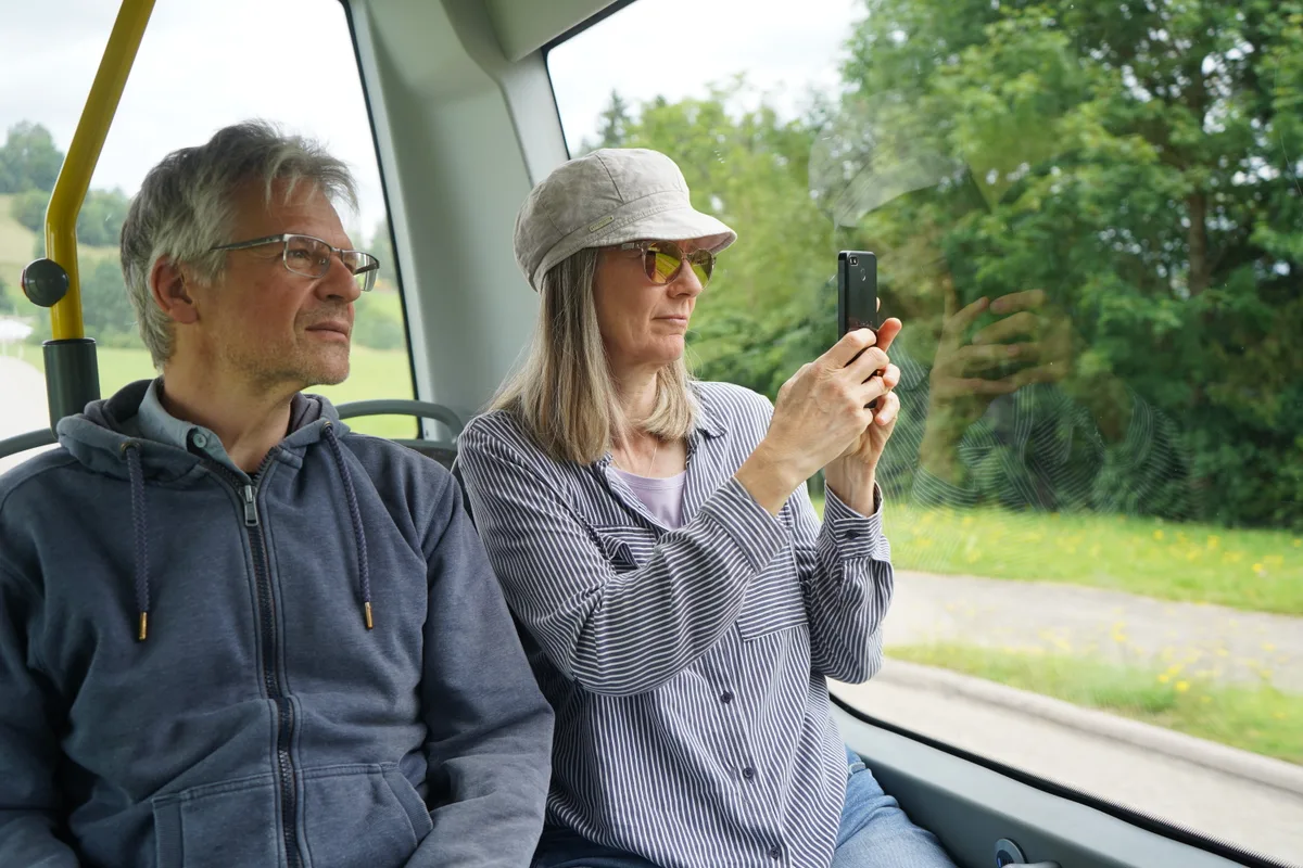 Petra Ivanov sammelt im Zürcher Oberland Eindrücke für ihren neusten Krimiroman.