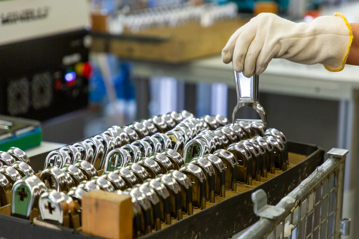 Einblick in die Fertigung der Kuhn Rikon AG.