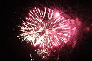 29847144-2 Auf dem Wissen durfte Feuerwerk nicht fehlen.
