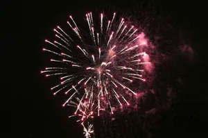 31399070-2 Auf dem Wissen durfte Feuerwerk nicht fehlen.