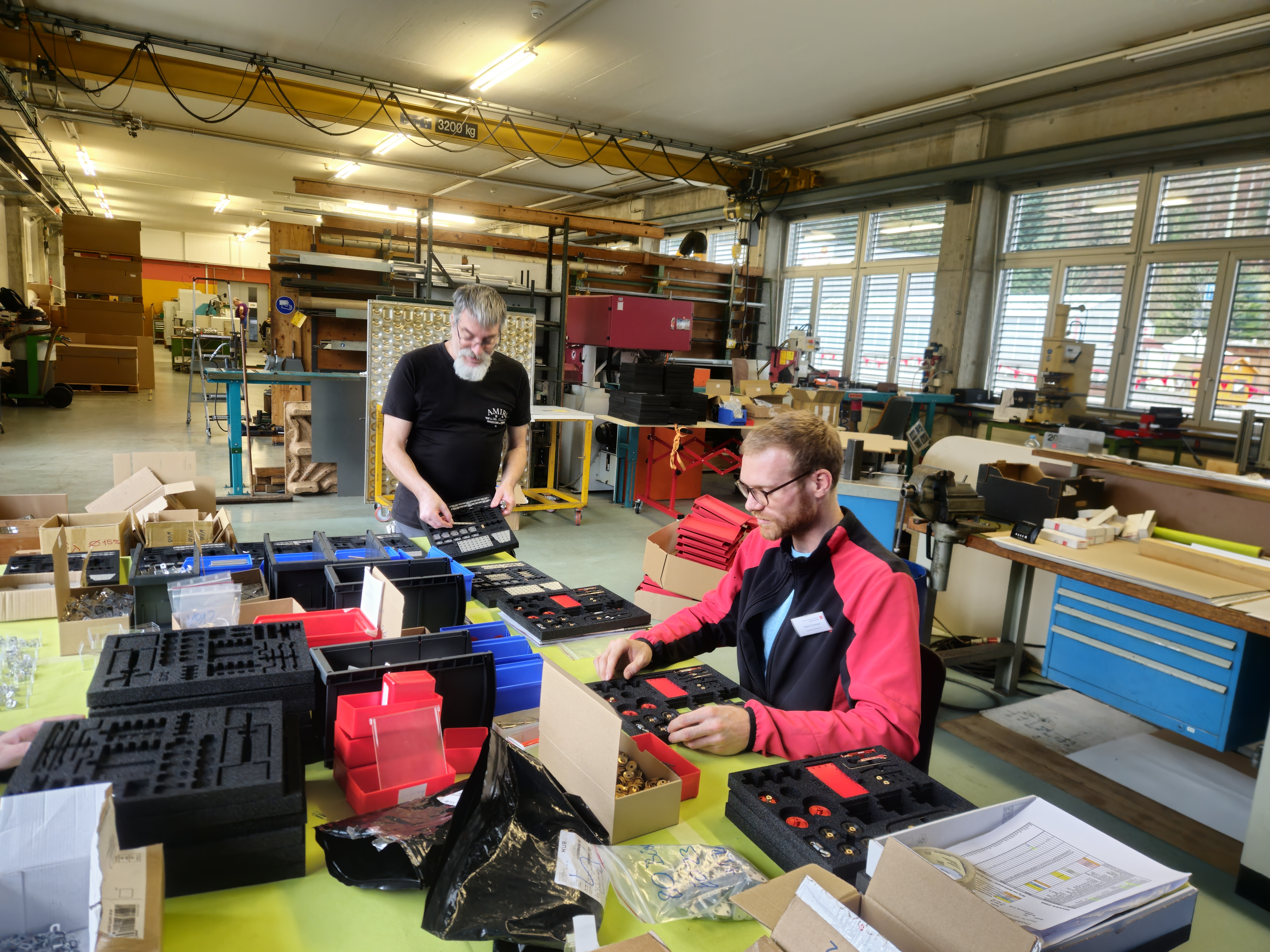 Blick in die Werkstatt des Gehörlosendorfs, wo Stokys-Sets hergestellt werden.