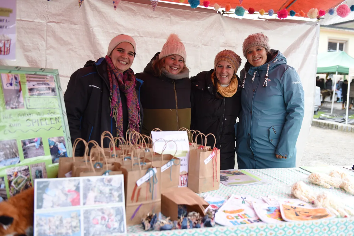 Am 20. April 2024 fand in Fischenthal der Frühlingsmarkt statt. Fotos von Mirjam Müller