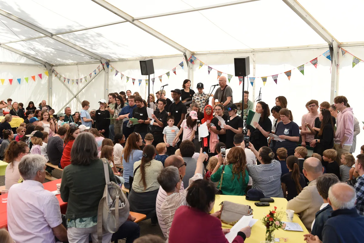 Das Highlight des Festes war ein Konzert mit dem Kinderliedermacher Bruno Hächler 50 Jahre Jubiläum der HPSTurbenthal Fest an der Heilpädagogischen Schule am Sa 10.05.2025
