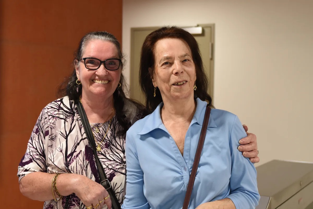 Therese Lusser (rechts) und Renate Graf aus Juckern. Zwei Frauen im Porträt.