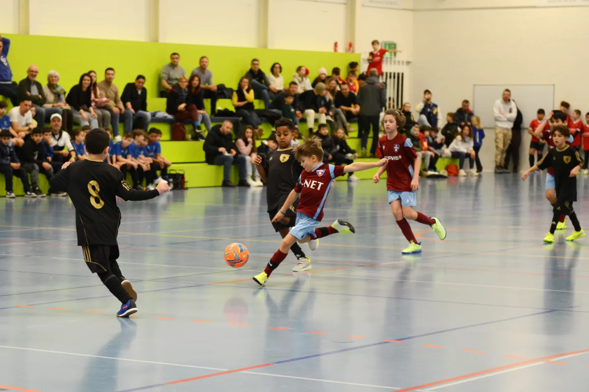 Am Samstag 01 Februar 2025 fand das Hallen Fussball Turnier in Turbenthal statt. Die Junioren E1 spielten am Morgen in der Grosshalle mit 2 Gruppen mit 4 Mannschaften.