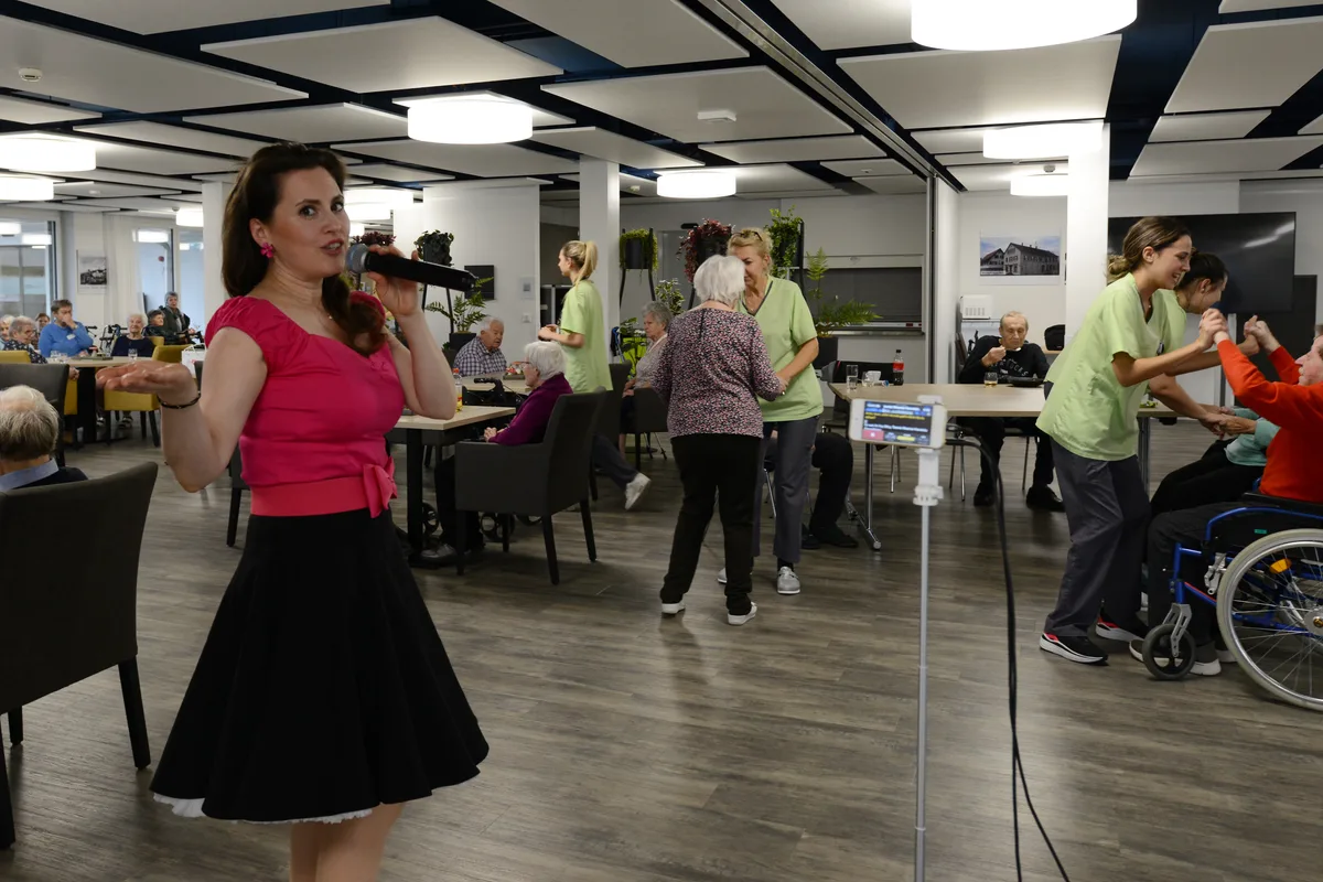 Tanznachmittag im Pflegeheim Lindehaus Turbenthal mit MusikerinRahel Baer