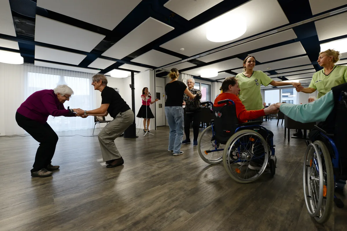 Tanznachmittag im Pflegeheim Lindehaus Turbenthal mit MusikerinRahel Baer