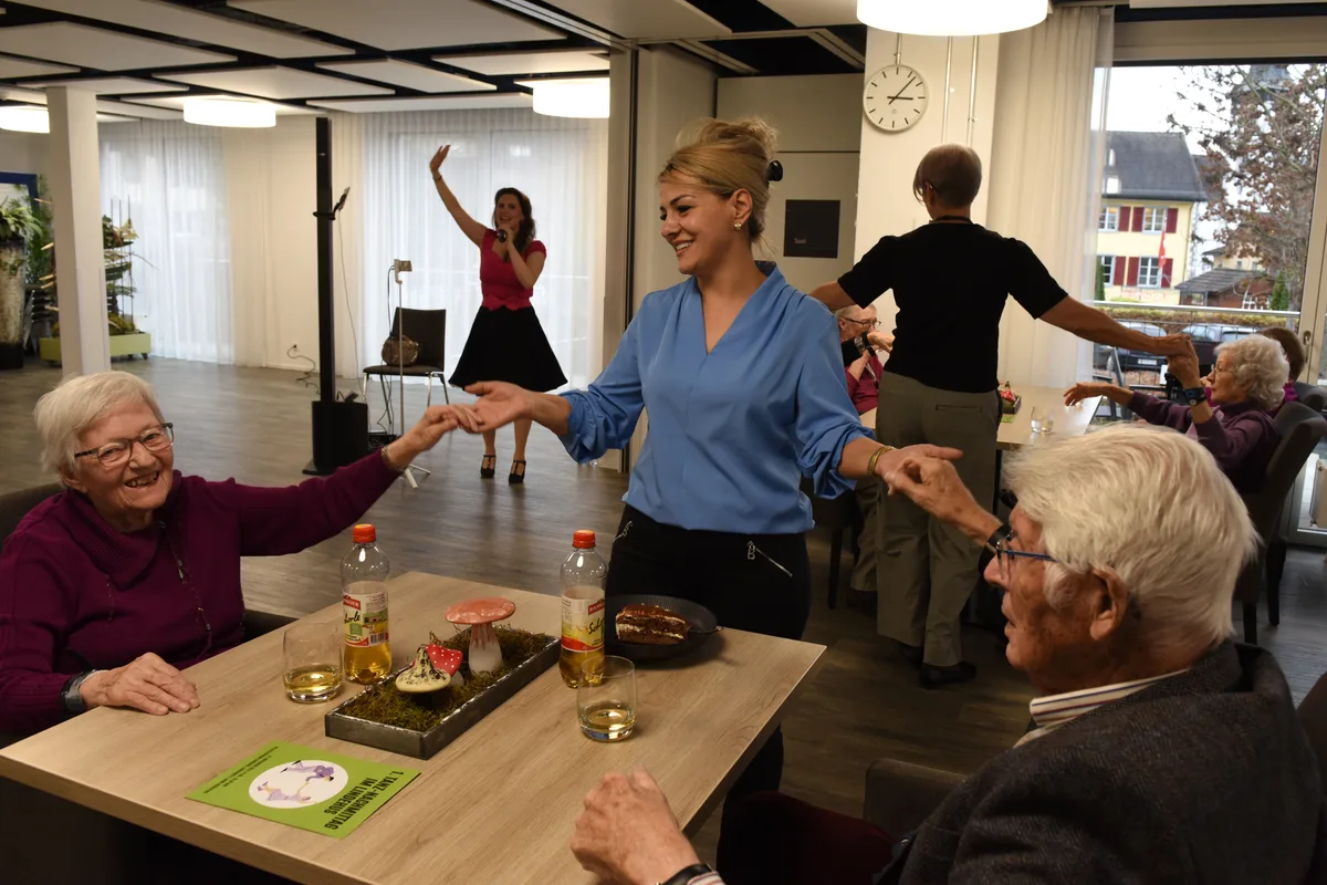 Tanznachmittag im Pflegeheim Lindehaus Turbenthal mit MusikerinRahel Baer