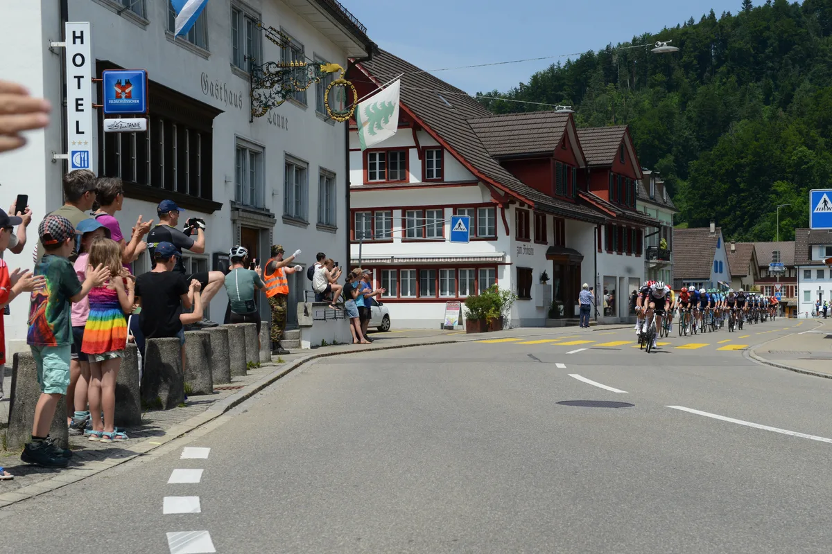 Die Tour de Suisse am 21 Juni 2025 fuhr durch Bauma