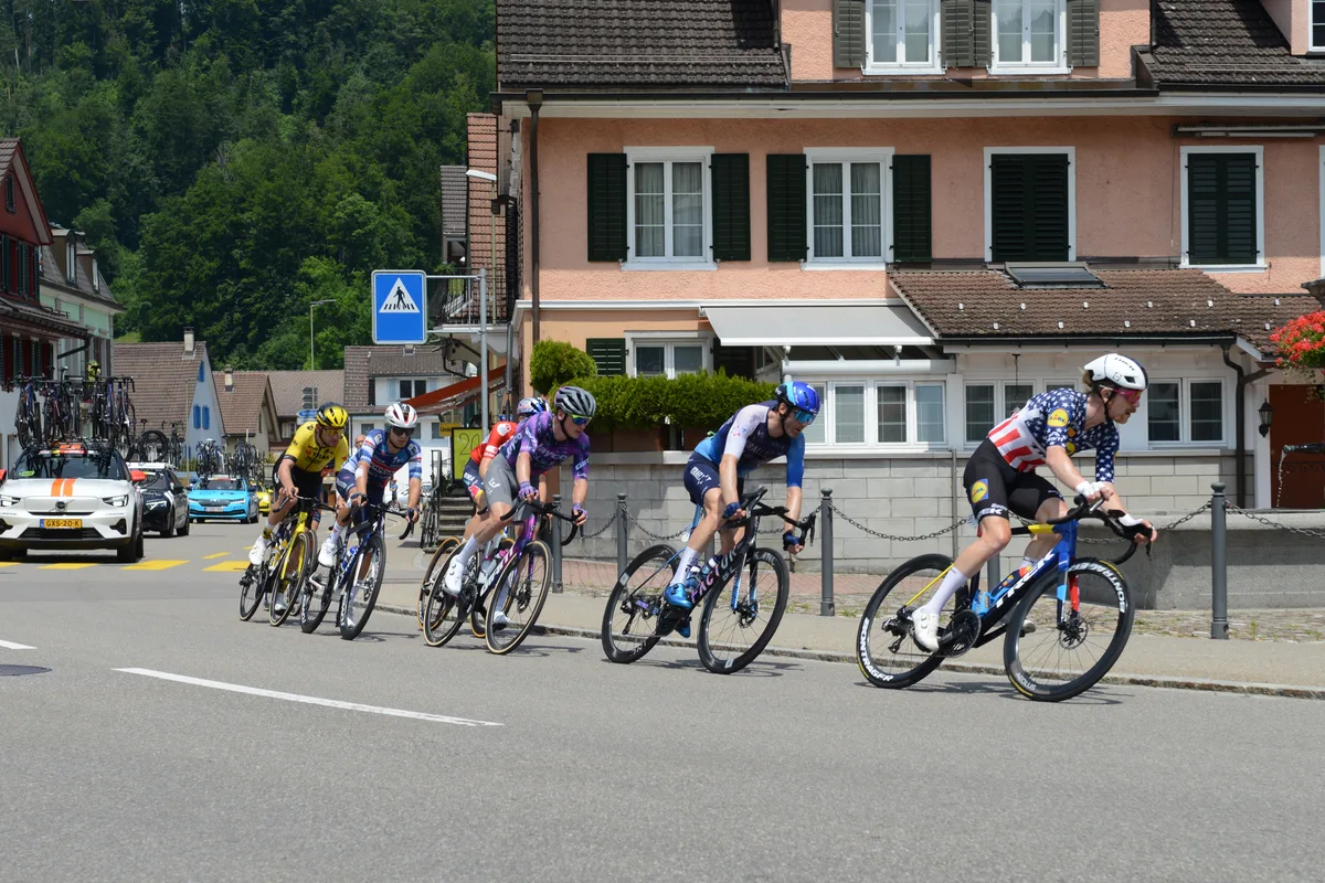 Die Radfahrer duchquerten Bauma im Eiltempo Die Radfahrer duchquerten Bauma im Eiltempo