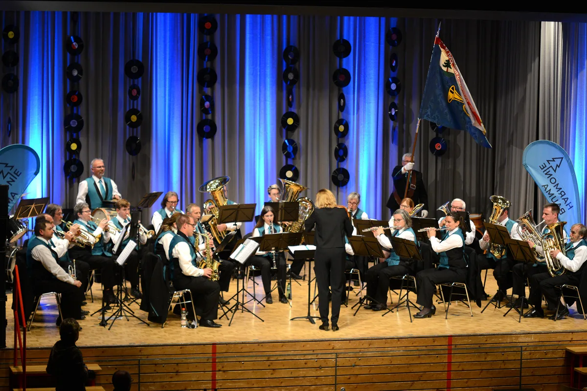 Eine musikalische Einlage im neuen Look durfte natürlich auch nicht fehlen – der Marsch «An neuen Ufern» passte dazu hervorragend. Neuuniformierung der Harmonie Bauma, 4. November 2023