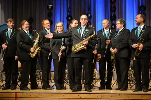 22425038-1 Die neue Uniform der Harmonie Bauma ist schwarz Blau, schlicht und chic.