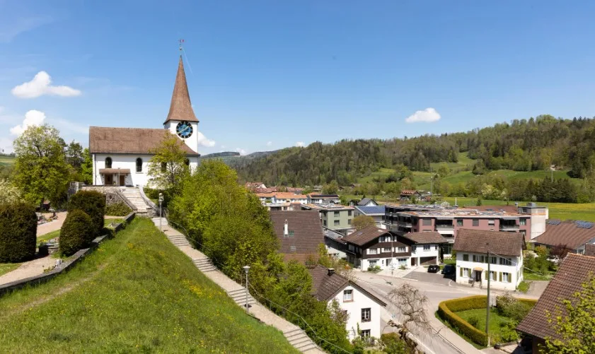 noneDie Gemeinde Wila mit ihren rund 2000 Einwohnern liegt idyllisch im Tösstal. Wila von oben.