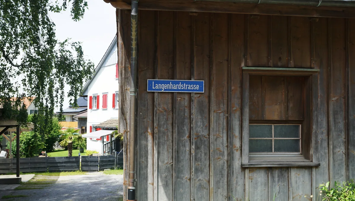 Stall mit dahinterliegendem Wohnhaus