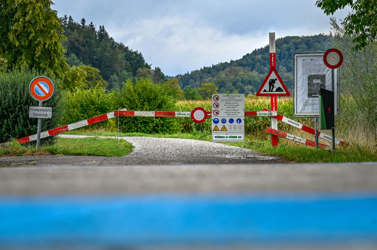 Während der Bauphase, die noch bis Ende November dauert, ist der Kiesweg beim Tobelbach für Fussgänger gesperrt. Die Bauarbeiten dauern vom 10. August bis 30. November.