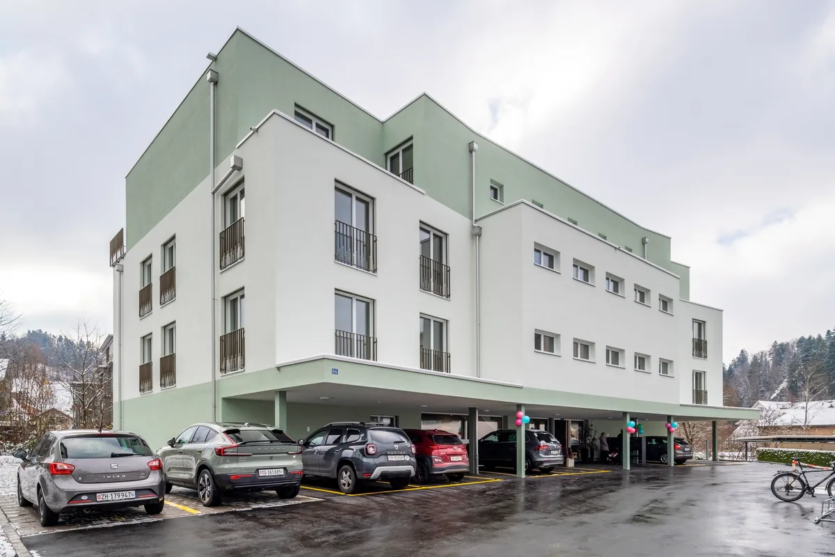Der Neubau mit den Alterswohnungen hat eine ansprechende Architektur und wirkt einladend. Der Neubau der Alterssiedlung am Chämibach in Turbenthal ist eingeweiht worden.