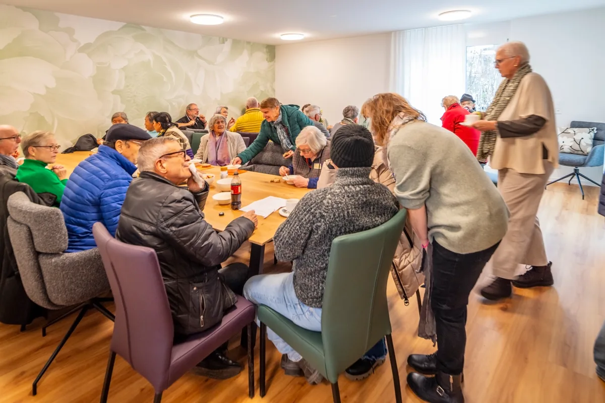 Der Gemeinschaftsraum wird als erster Raum im Neubau in Betrieb genommen. Der Neubau der Alterssiedlung am Chämibach in Turbenthal ist eingeweiht worden.