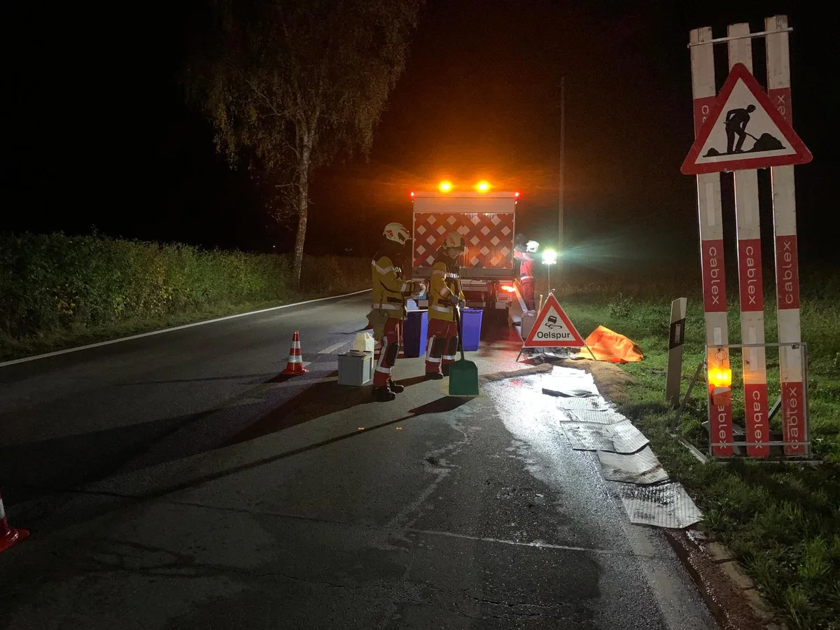 Man sieht Signale der Feuerwehr.