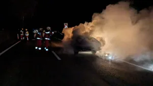 22318548-5 Der Brand war schnell gelöscht. Doch der Einsatz der Feuerwehr war damit noch nicht vorbei.