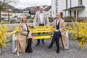 Einweihung der "Wie geht es dir" Bank in Turbenthal Einweihung der "Wie geht es dir" Bank in Turbenthal